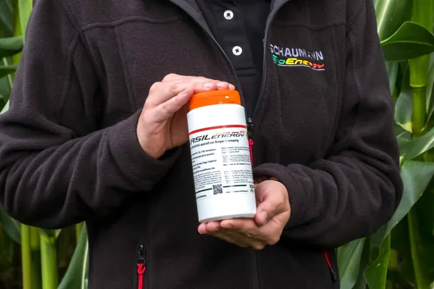 Boîte de conserve en main Boîte de conserve en main